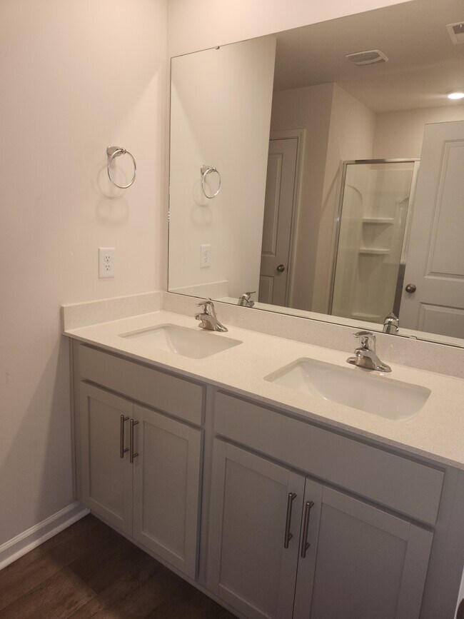 Building Photo - 4517 Sandstone Dr