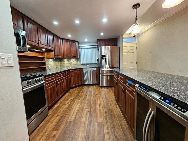 Building Photo - 6020 Shore Blvd S