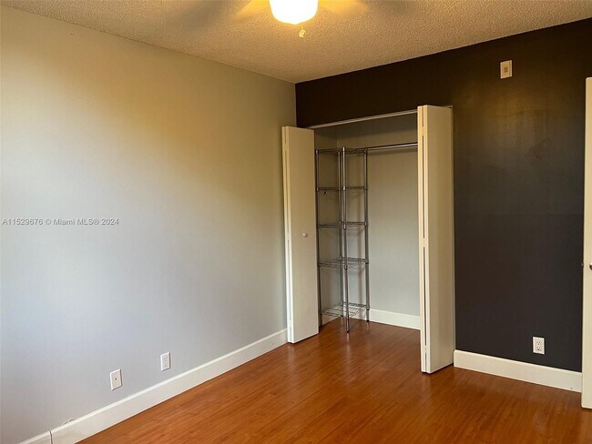 Building Photo - 2767 Carambola Cir S