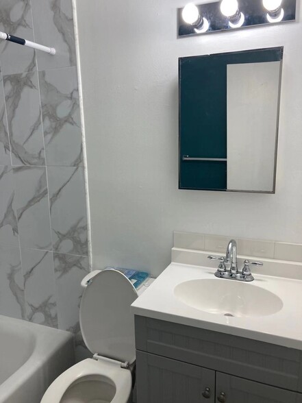 Building Photo - 3219 Hamilton St