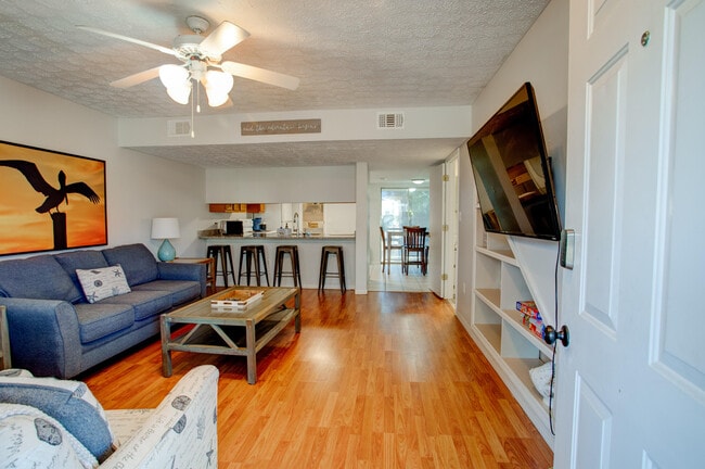 Building Photo - 2400 Suwanee Ln