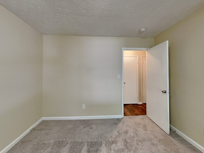 Building Photo - 6928 Cedar Hill Ct