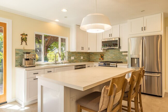 Building Photo - 1113 Sunnyglenn Ave