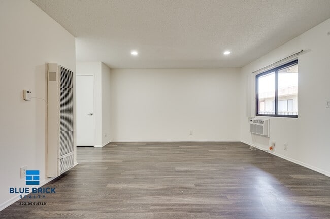 Building Photo - 5121 Klump Ave