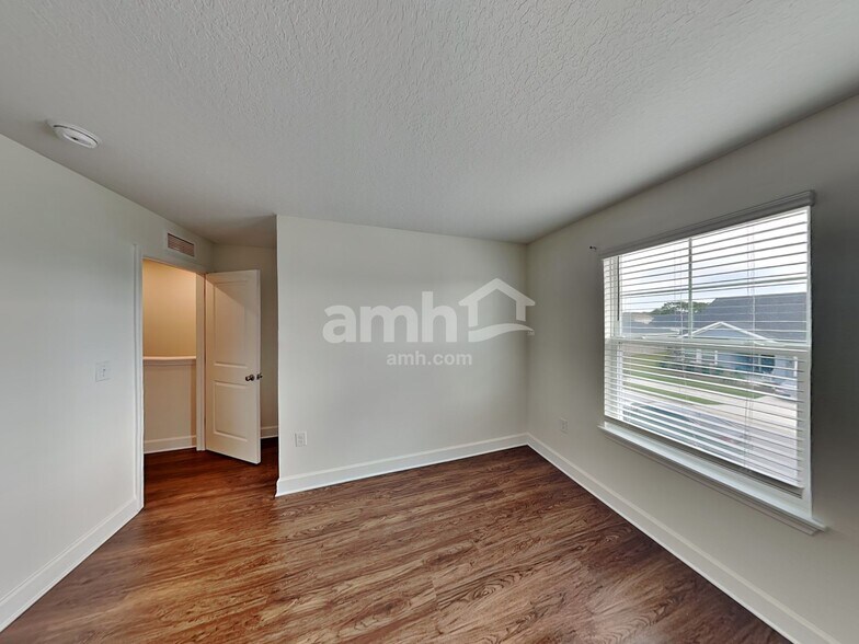 Building Photo - 315 Pine Terrace Dr