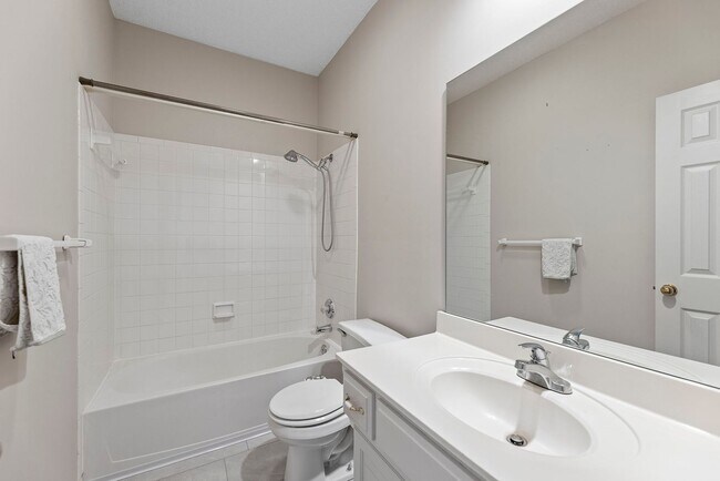 Building Photo - Four Bedroom Home Available in Overland Park