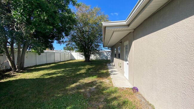 Building Photo - Nicely Remodeled & Updated 3 Bedroom 2 Bat...