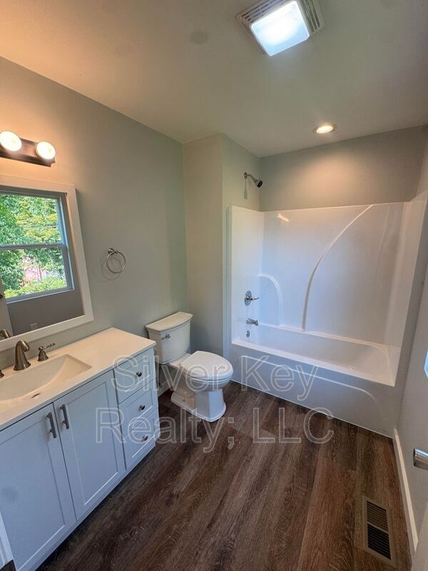 Building Photo - 1603 Hutsell Dr