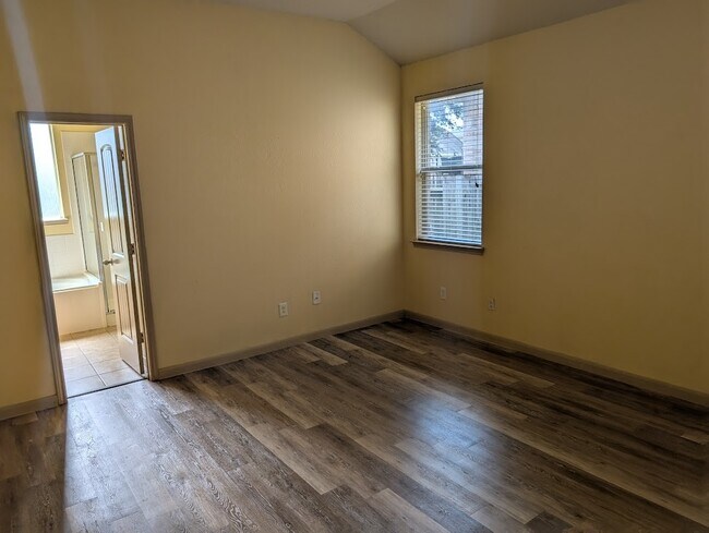 Building Photo - 21383 Village Crossing Ln