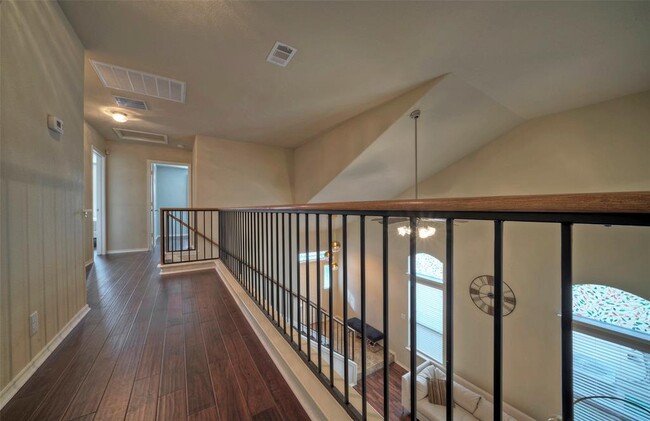 Building Photo - 8809 White Ibis Dr