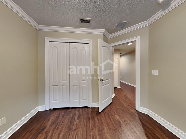 Building Photo - 1720 Portcastle Cir