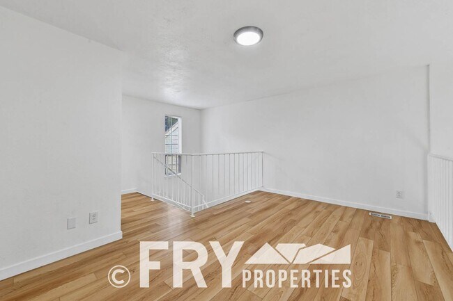 Building Photo - 14313 E Warren Pl