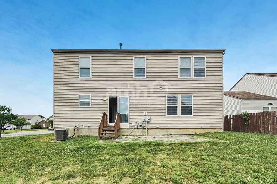 Building Photo - 838 Avalon Dr
