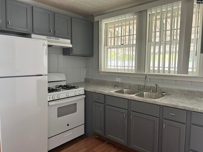 Building Photo - 804 Columbia College Dr