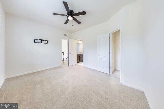 Building Photo - 7640 Knotting Hl Ln