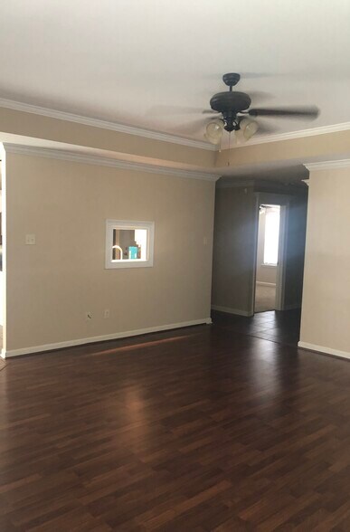 Building Photo - 70 Chateaus Ln