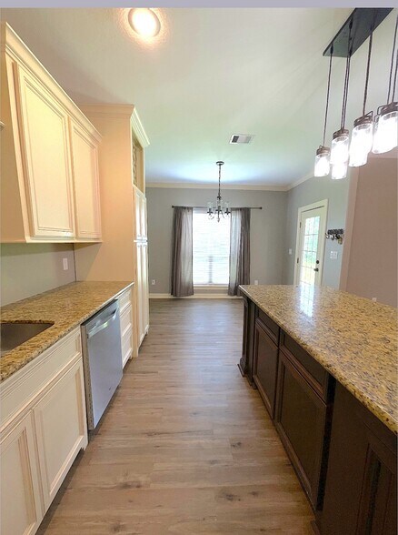 Building Photo - 125 Collier Dr