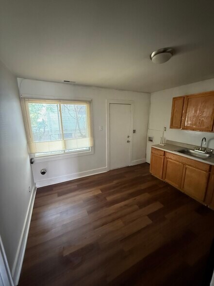 Building Photo - 1202 E 26th Ave