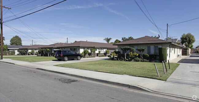 Primary Photo - 8582-8614 Watson St
