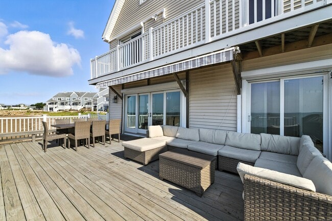 Building Photo - 62 Cosey Beach Ave