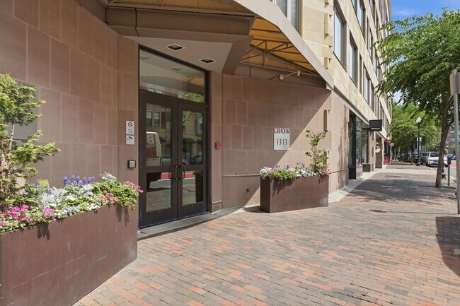 Building Photo - 1313 Washington St