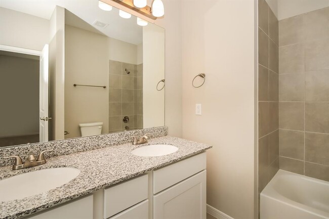 Building Photo - 9910 Crescent Cove Dr