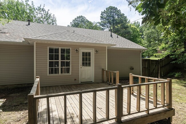 Building Photo - 503 Happy Ln