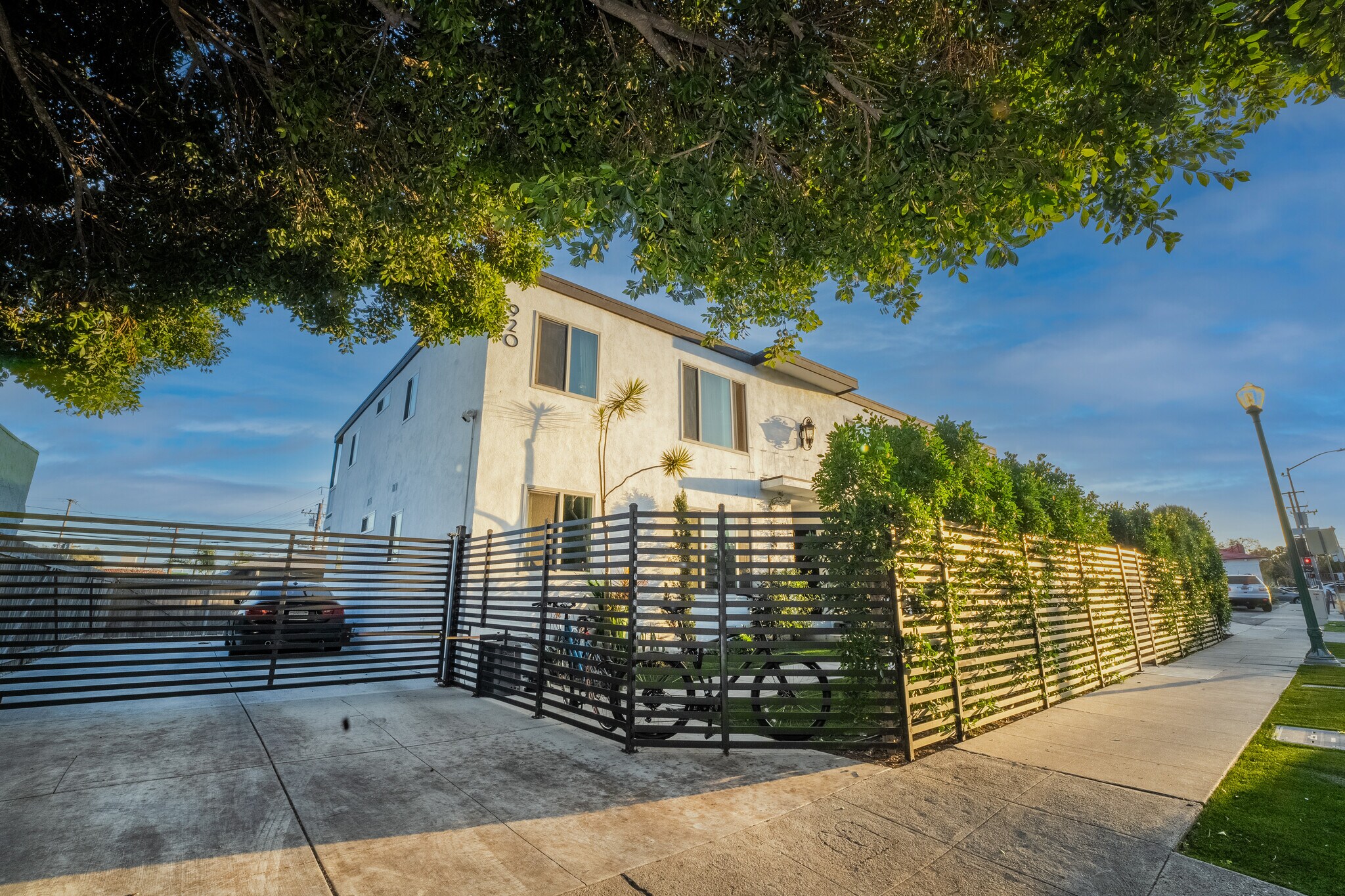 Building Photo - 920 Marine St