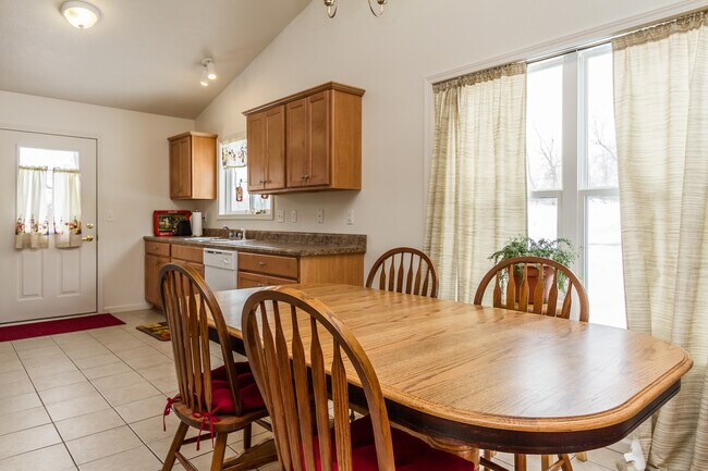 Building Photo - 35 Arthurian Way