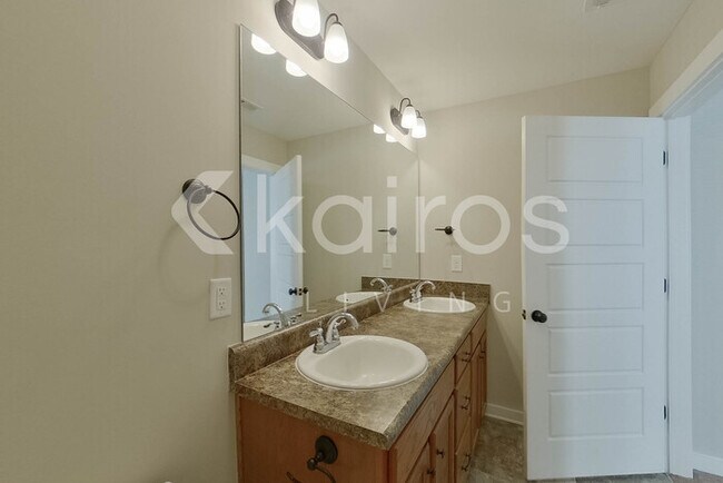 Building Photo - 44 Maple Leaf Dr