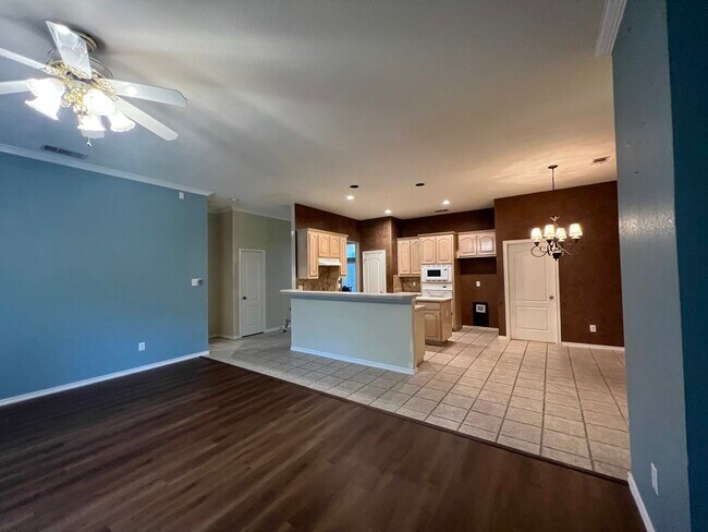 Building Photo - 1400 Lyra Ln