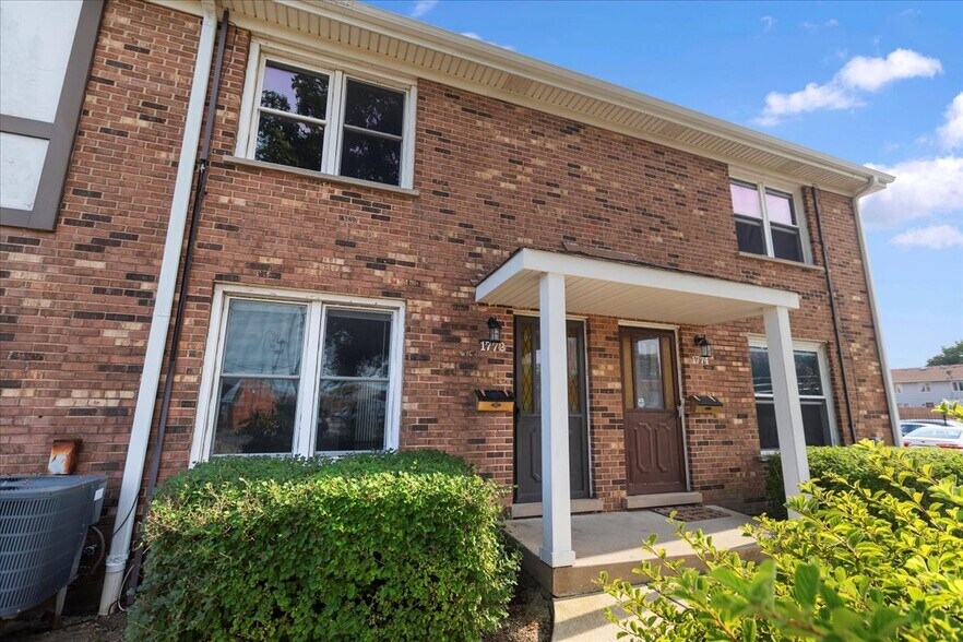 Primary Photo - 1772 Pickwick Ln