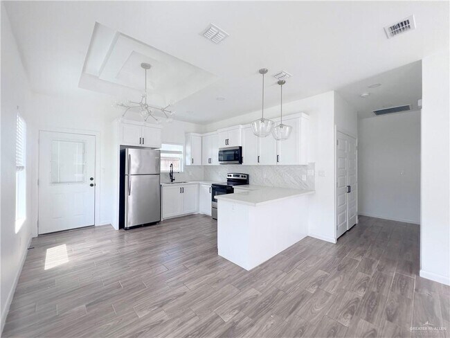 Building Photo - 19 W Woodson Dr