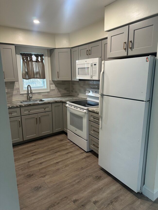 Building Photo - 1031 Lawnton Ter