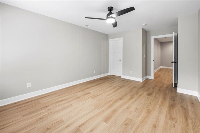 Building Photo - 619-619 W 39th St