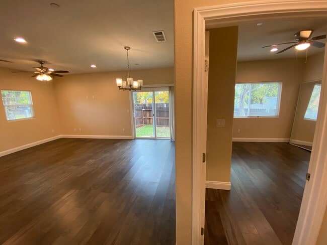 Building Photo - Spacious Corner Unit