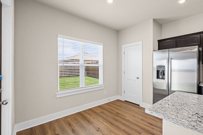 Building Photo - 8110 Bridgepointe Dr