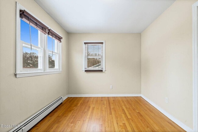 Building Photo - 165 S Pine Ave