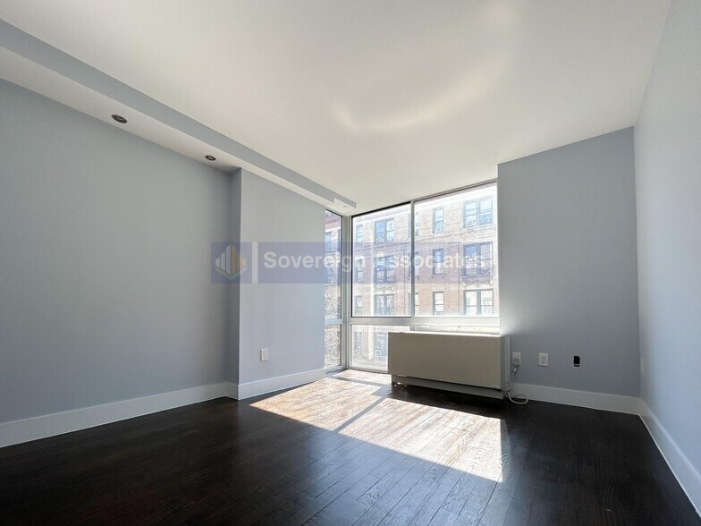 Building Photo - 703 W 171st St