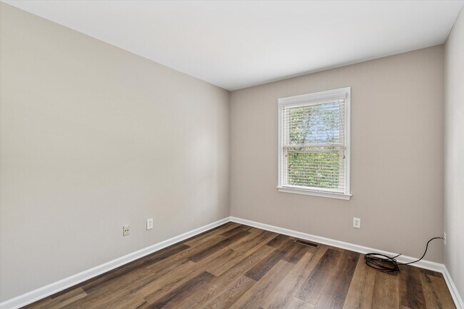 Building Photo - 214 Troon Ct