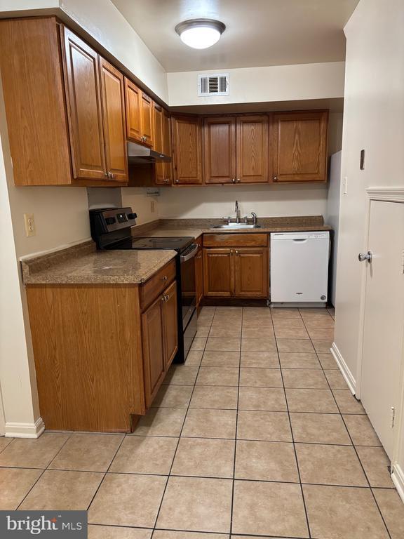 Building Photo - 4657 Logsdon Dr