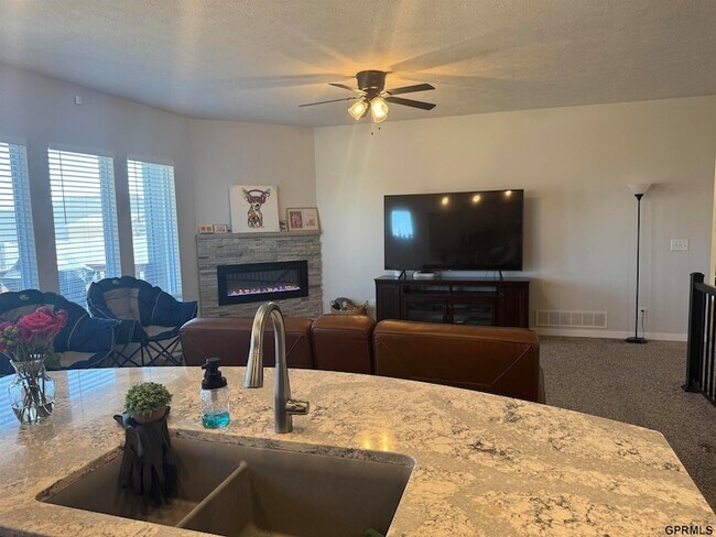 Building Photo - 14907 S 19th St