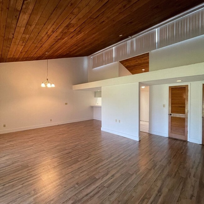 Building Photo - Beautiful 1-Bedroom Condo in the Beautiful...
