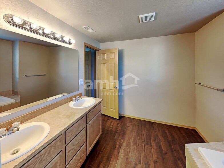 Building Photo - 4826 204th St Ct E