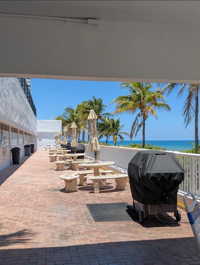 Building Photo - 1370 S Ocean Blvd