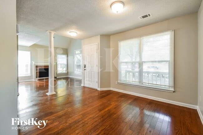 Building Photo - 941 Oak Street Southwest