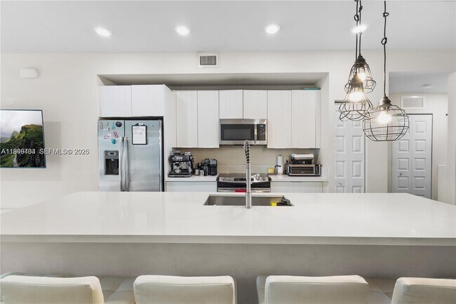 Building Photo - 7805 NW 104th Ave