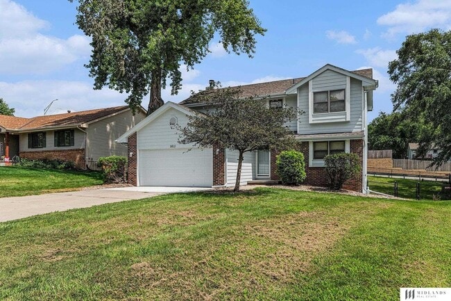 Primary Photo - 1611 S 168th Ave