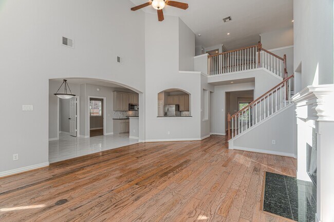 Building Photo - 63 W Artist Grove Pl