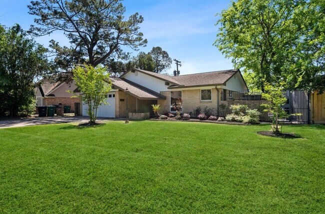 Building Photo - 2331 Carleen Rd